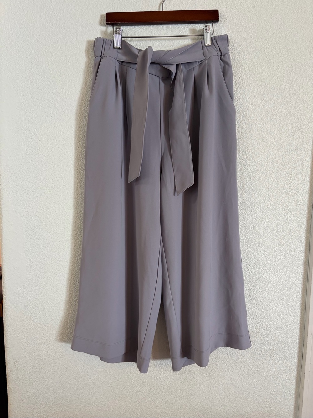 Lululemon Noir cropped wide leg pants size 8